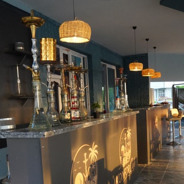 Konfor Cafe iç mekan bar ve nargile çeşitleri